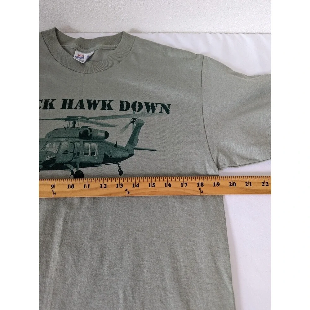 Black Hawk Down The Legend Continues Graphic T-Shirt Size M Green Military‎